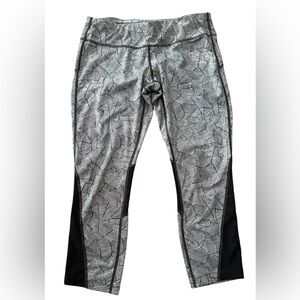 Nike WOMENS Gray and Black Geometrical Patterned Leggings, size L